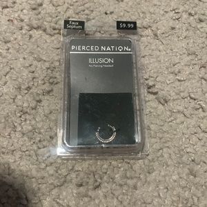 Faux Septum Piercing